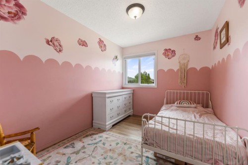 6795 Malvern Road Ne, Calgary, AB - Indoor Photo Showing Bedroom