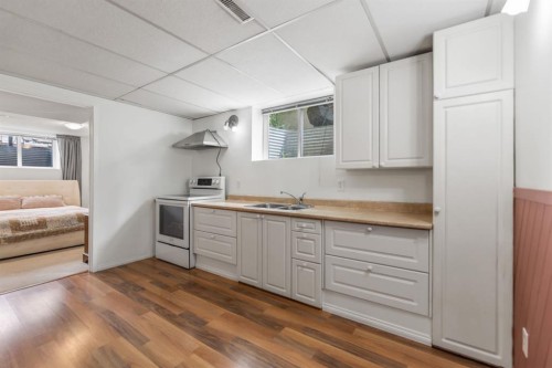6795 Malvern Road Ne, Calgary, AB - Indoor Photo Showing Kitchen With Double Sink