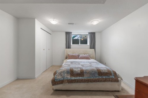 6795 Malvern Road Ne, Calgary, AB - Indoor Photo Showing Bedroom