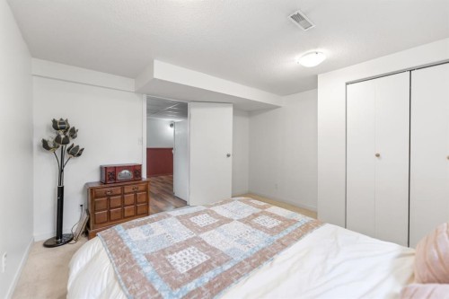 6795 Malvern Road Ne, Calgary, AB - Indoor Photo Showing Bedroom