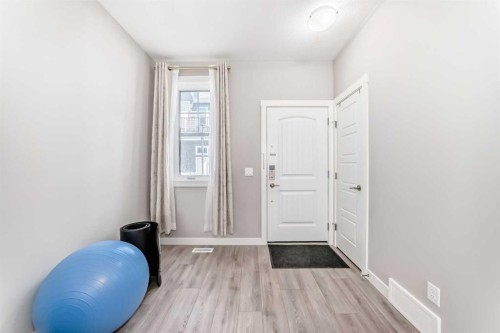 410 Cranbrook Walk Se, Calgary, AB - Indoor Photo Showing Other Room