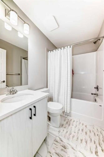 410 Cranbrook Walk Se, Calgary, AB - Indoor Photo Showing Bathroom