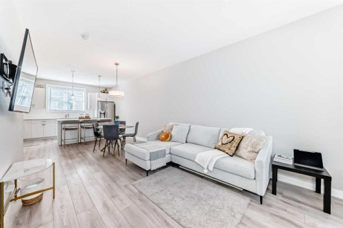 410 Cranbrook Walk Se, Calgary, AB - Indoor Photo Showing Living Room