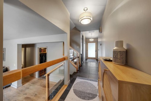 7 Deerwood Road Se, Calgary, AB - Indoor Photo Showing Other Room