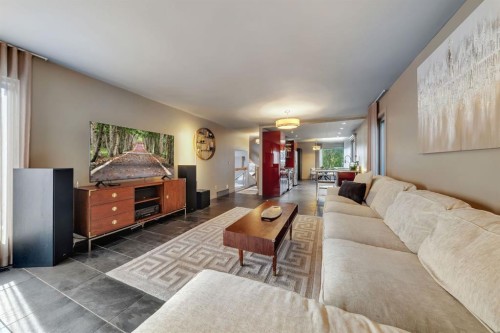 7 Deerwood Road Se, Calgary, AB - Indoor Photo Showing Living Room