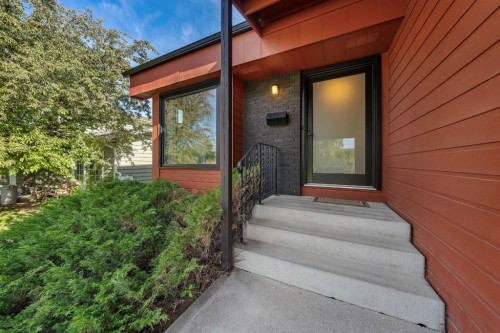 7 Deerwood Road Se, Calgary, AB - Outdoor With Exterior