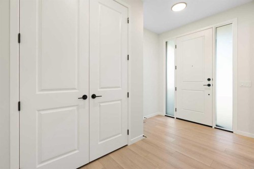 147 Marmot Grove Nw, Calgary, AB - Indoor Photo Showing Other Room