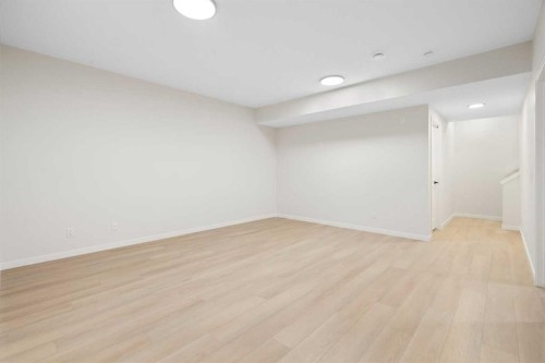 147 Marmot Grove Nw, Calgary, AB - Indoor Photo Showing Other Room