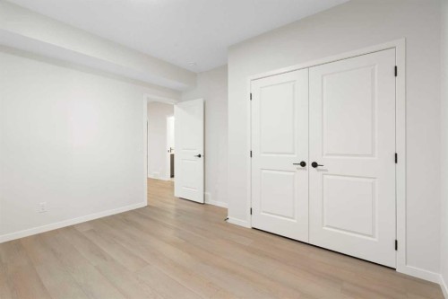 147 Marmot Grove Nw, Calgary, AB - Indoor Photo Showing Other Room