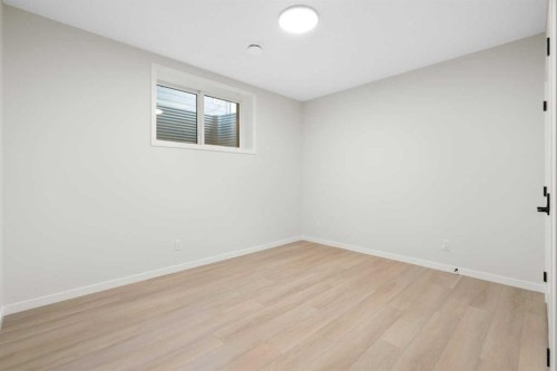 147 Marmot Grove Nw, Calgary, AB - Indoor Photo Showing Other Room