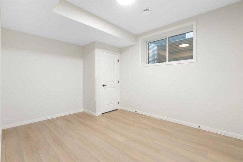 147 Marmot Grove Nw, Calgary, AB - Indoor Photo Showing Other Room