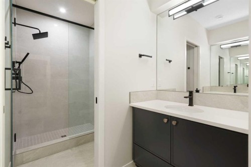 147 Marmot Grove Nw, Calgary, AB - Indoor Photo Showing Bathroom