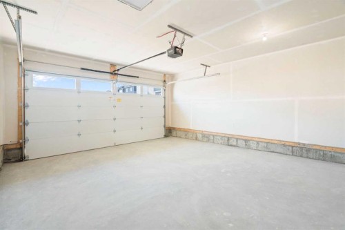 147 Marmot Grove Nw, Calgary, AB - Indoor Photo Showing Garage