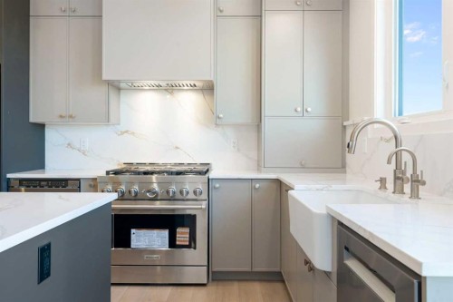 147 Marmot Grove Nw, Calgary, AB - Indoor Photo Showing Kitchen With Upgraded Kitchen
