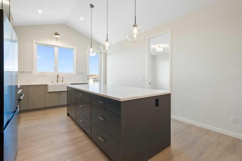147 Marmot Grove Nw, Calgary, AB - Indoor Photo Showing Kitchen With Upgraded Kitchen