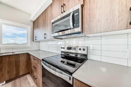 241 Bridgeport Gate, Chestermere, AB - Indoor Photo Showing Kitchen With Upgraded Kitchen