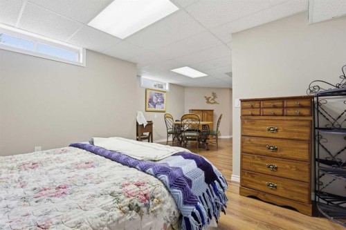 11 Macewan Park Heights Nw, Calgary, AB - Indoor Photo Showing Bedroom