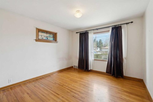 1115 Radnor Avenue Ne, Calgary, AB - Indoor Photo Showing Other Room