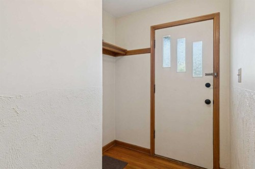 1115 Radnor Avenue Ne, Calgary, AB - Indoor Photo Showing Other Room