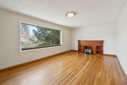 1115 Radnor Avenue Ne, Calgary, AB - Indoor Photo Showing Other Room