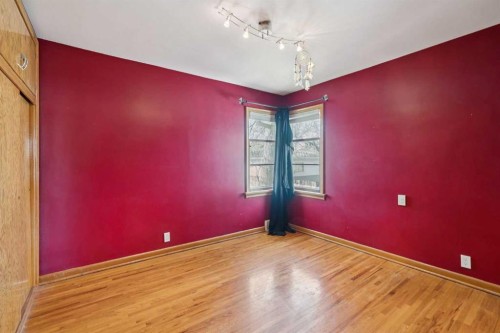 1115 Radnor Avenue Ne, Calgary, AB - Indoor Photo Showing Other Room