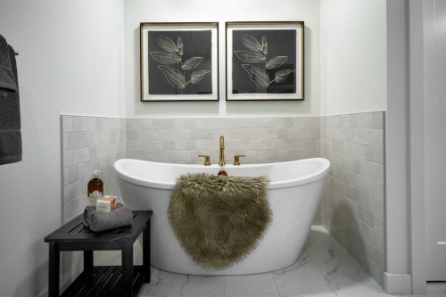 90 Silver Spruce Road Sw, Calgary, AB - Indoor Photo Showing Bathroom