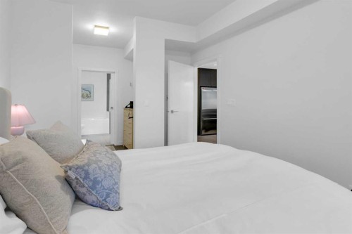 228-305 18 Avenue Sw, Calgary, AB - Indoor Photo Showing Bedroom