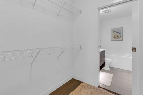 228-305 18 Avenue Sw, Calgary, AB - Indoor With Storage