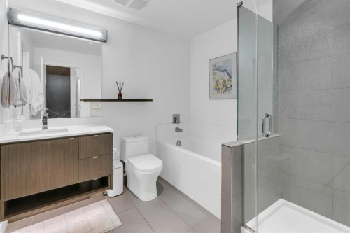 228-305 18 Avenue Sw, Calgary, AB - Indoor Photo Showing Bathroom