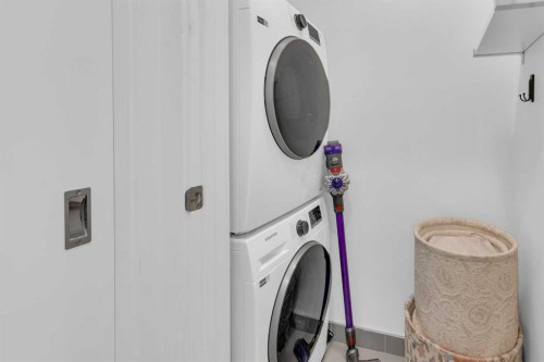 228-305 18 Avenue Sw, Calgary, AB - Indoor Photo Showing Laundry Room