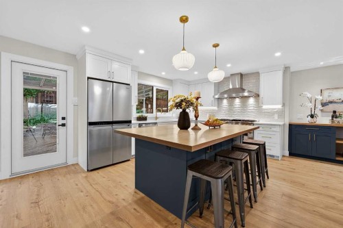 9007 33 Avenue Nw, Calgary, AB 