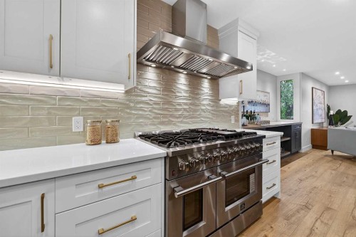 9007 33 Avenue Nw, Calgary, AB 