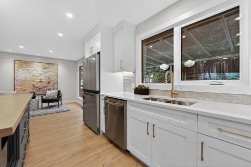 9007 33 Avenue Nw, Calgary, AB 