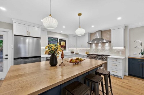 9007 33 Avenue Nw, Calgary, AB 