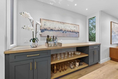 9007 33 Avenue Nw, Calgary, AB 