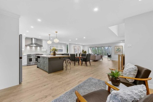 9007 33 Avenue Nw, Calgary, AB 