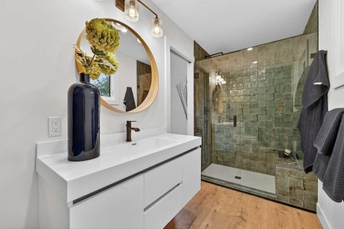 9007 33 Avenue Nw, Calgary, AB 