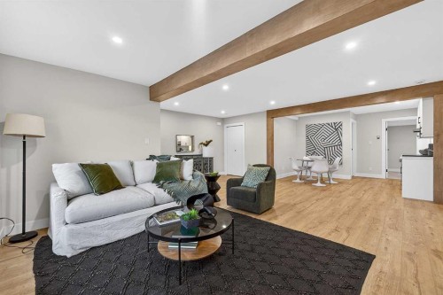 9007 33 Avenue Nw, Calgary, AB 