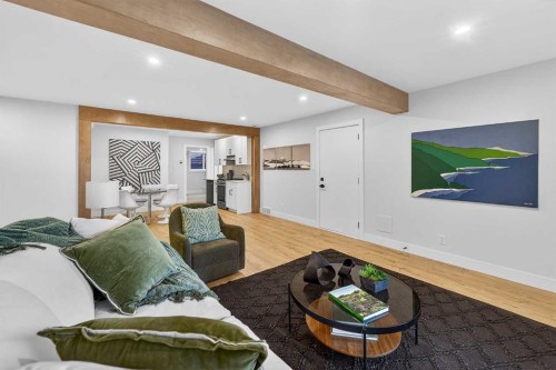 9007 33 Avenue Nw, Calgary, AB 