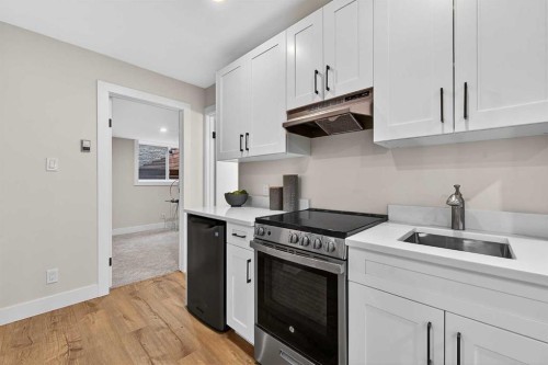 9007 33 Avenue Nw, Calgary, AB 