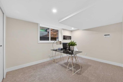 9007 33 Avenue Nw, Calgary, AB 