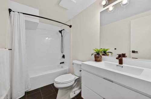 9007 33 Avenue Nw, Calgary, AB 