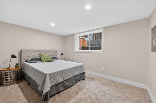 9007 33 Avenue Nw, Calgary, AB 