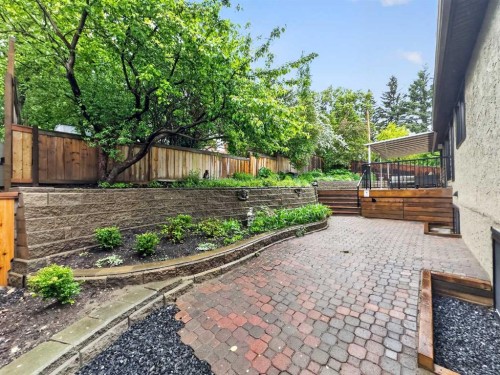 9007 33 Avenue Nw, Calgary, AB 