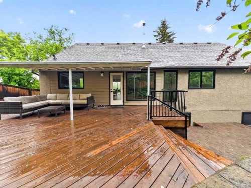 9007 33 Avenue Nw, Calgary, AB 