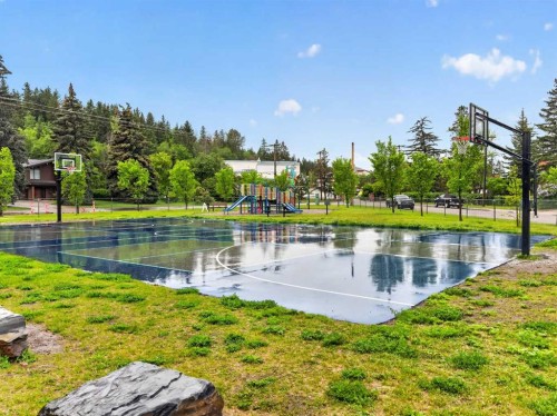 9007 33 Avenue Nw, Calgary, AB 