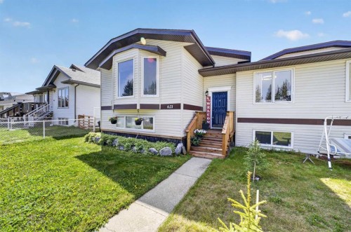 621 5 Avenue SW Sundre, AB T0M 0X0