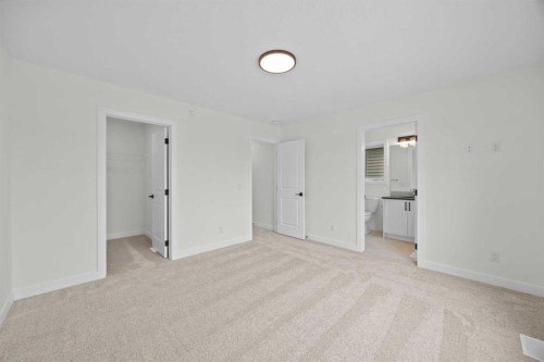 41 Hotchkiss Gardens Se, Calgary, AB - Indoor Photo Showing Other Room