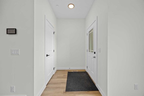 41 Hotchkiss Gardens Se, Calgary, AB - Indoor Photo Showing Other Room