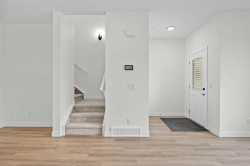 41 Hotchkiss Gardens Se, Calgary, AB - Indoor Photo Showing Other Room